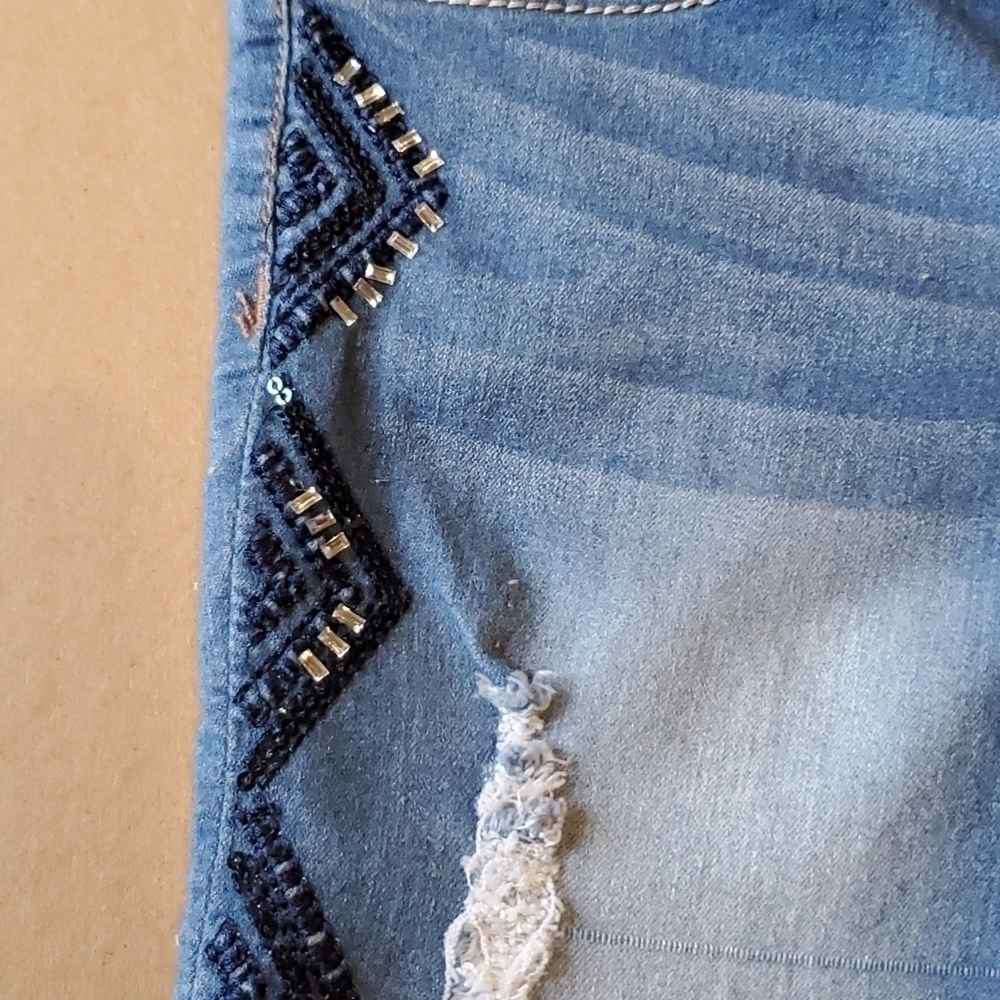 Vigoss The Jagger bermuda girls embellished denim shorts. Preowned size 12 - Picture 3 of 10